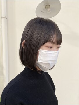 カミビト マヴィー(kamibito mavie) ぱつっとボブ/外ハネ/グレージュ/フォギーベージュ/大人気/艶髪