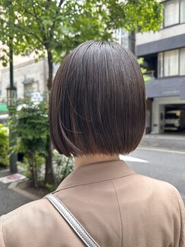 ロイド(Royd.) 切りっぱなしボブロブヘアーインナーカラーカーキベージュ暗髪