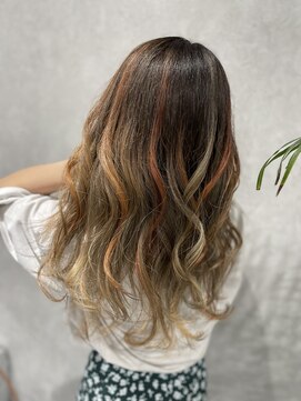 シュネア(shunea330) バレイヤージュにオレンジのハイライトを添えて！笑