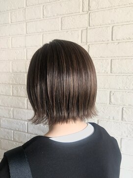 ラル ヘアデザイン(ral hair design) 首元スッキリ前下がりボブ