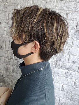 アクシー ヘアーアンドメイク(AXY HAIR&MAKE) センターパート刈り上げツーブロックツイストスパイラルパーマ