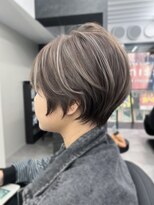 アルドーレフィエロ シンサイバシ(Ardore fiero shinsaibashi) コントラスト極ハイライト☆ショートアッシュ