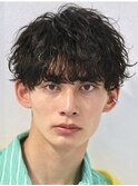 黒髪マッシュパーマ波巻きシースルーバング刈り上げツーブロック