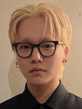 ヘアカロン 熊本本店(Hair CALON) メンズカラーブリーチブロンドセンターパート韓国熊本下通