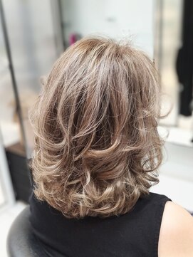 ヘアースタジオ ジェイワン(hair studio J ONE) 30代40代50代60代ホワイトグレージュ ブリーチオン白髪ぼかし