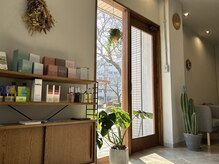 ソーノ(SONO)の雰囲気（春になると、カットしながら花見ができますよー。）