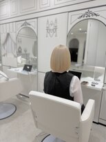 円(en)&nbsp;ハイトーンミルクティー×切りっぱなしボブ