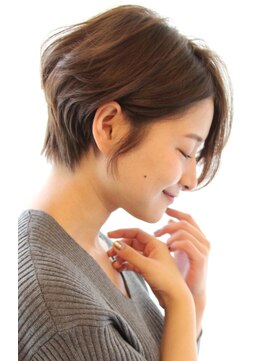 レウナ 外苑前(Reuna) ３０代４０代に人気ニュアンスカールの大人ボブ