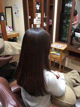 トータルビューティ ブラッシュ うるツヤカラートリートメントカット♪