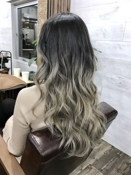 リリー シンジュク(Lilly) 【Lilly新宿】#アッシュ#ホワイトアッシュ#グラデーション