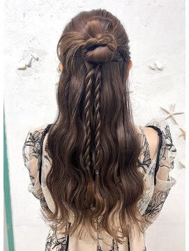 メカマハロジャミング(Me Ka Mahalo Jammming) カチモリハーフアップ/波巻き/ヘアセット/ねじねじヘア