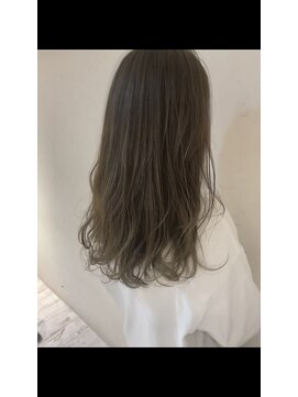 ロワゾ ヘア デザイン(L'OiSEAU HAIR DESIGN) 透明感のあるプラチナカラー