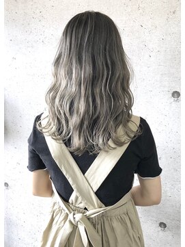 メゾンドデイアンドナイト(Maison de Day&Night) 艶＆透明感カラー[カラー/トリートメント/アッシュグレー]