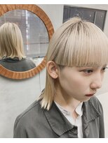 テトヘアー(teto hair)&nbsp;ハイトーンカラー　ホワイトブリーチ　ワイドバング  刈り上げ