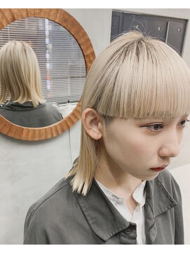 テトヘアー(teto hair) ハイトーンカラー　ホワイトブリーチ　ワイドバング  刈り上げ