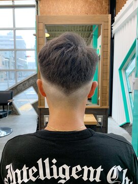 ブッディ(BDY) バーバースタイル☆V字バックフェードカット