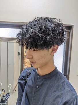 コワファーストナガサキシャンプーボーイ(COIFF1RST NAGASAKI SHAMPOO BOY) 目上マッシュ×細かめ波巻きスパイラルパーマ