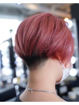 シャロン(SHARON) 【SHARON】刈り上げショート×ピンクレッド