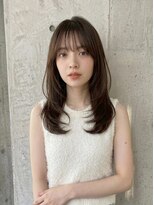 ベル(Belle) 抜け感ミディ×透明感ベージュ