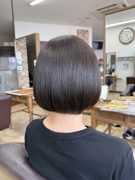 トップスタイル リッチ ツヤとラインで魅せる大人の洗練ワンレンボブ