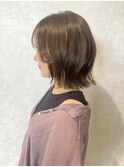 秋のアッシュベージュのナチュラルボブ