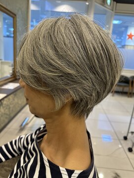 カシータロゼ(Casita rose) グレーヘアーショート