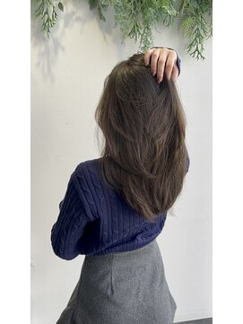 ビューシンサイバシ(VIEW SHINSAIBASHI) オリーブグレージュレイヤーカット顔まわりカット20代30代