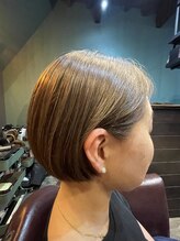 ココシア(COCOXIA) ミニボブでコンパクトに!カラーは白髪ぼかし