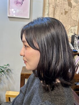 柔らかな印象のレイヤースタイル