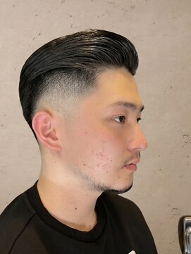 ワンワンオー バーバーショップ 長浜店(@110 BARBER SHOP) スキンフェード×ポンパドール/メンズ