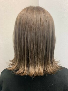 カルテット(Quartetto) 切りっぱなし/ハイライト/ケアブリーチ/白髪染め[八王子駅]