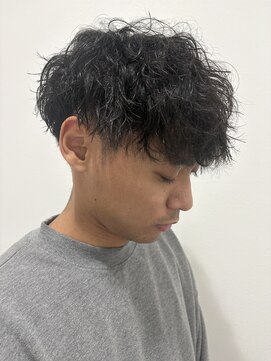 ヒュイル バイ ニアウ(Hwyl by Niau) メンズマッシュパーマ波巻きスパイラルパーマニュアンスパーマ