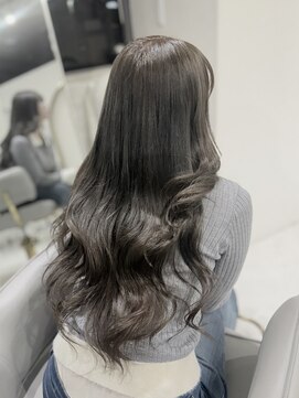 ミラ(MIRA) アッシュグレー/赤み消し/大阪梅田