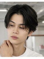 ポーチバイハニー オモテサンドウ(PORCH by HONEY omotesando)&nbsp;フェザーパーマ/刈り上げセンターパート/センターパート黒髪