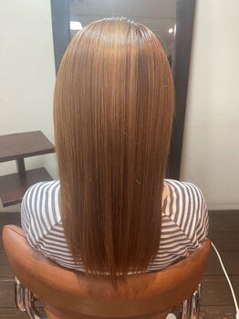 クワーチワマ(KwaatsiWam)の写真/水素の力で栄養成分も一緒に浸透させ、髪の毛の深部まで補修！