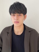 スーツ短髪ツーブロック束感モテる黒髪シークレットパーマ流行