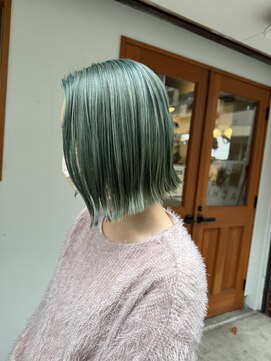 ヘアーラボ ハチ(HAIR LABO HACHI) グリーンの切りっぱなしボブ☆