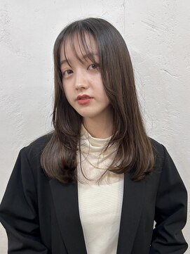 ファルベ(Farbe) シースルーバングワンカールレイヤーカットナチュラルベージュ