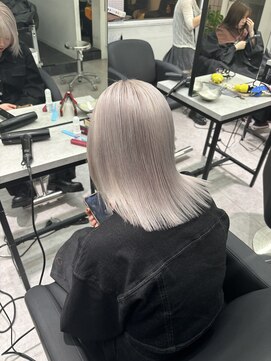 ペレ 渋谷(PELE) イメチェン/ホワイトブロンド/外ハネボブ/美髪/渋谷