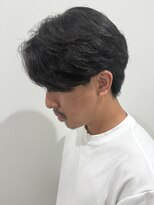 ヒュイル バイ ニアウ(Hwyl by Niau) メンズセンターパートパーマニュアンスパーマ刈り上げ