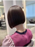 刈り上げボブ／ミニボブ／艶髪／縮毛矯正