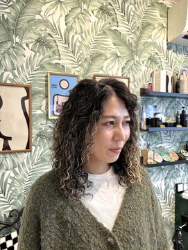 ナチュラル ヒーロー(Natural HERO) カーリーパーマ