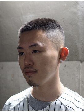 ヨシザワインク プレミアム 横浜 桜木町店(YOSHIZAWA Inc. PREMIUM) ボウズ風ソフトモヒカンスキンフェードクロップバーバースタイル