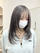 ユウル 横浜(juhl.) ダークグレージュシルバー顔まわりレイヤーブリーチダブルカラー