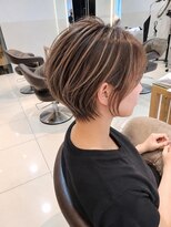 ロハスバイケンジ(LOHAS by KENJE)&nbsp;白髪ぼかしで叶える自然な立体感のあるくびれショート