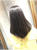 鋭角過ぎないV字で作る後ろ姿まで綺麗なナチュラル艶ストレート
