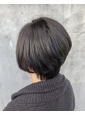 マットグレージュ×ふんわりショート