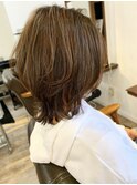 良い感じに白髪をぼかすハイライトブリーチなしくびれミディ