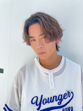 ウェイビーエフティフィフス 横浜西口(WAVEY ft.fifth) 波巻きスパイラルパーマセンターパート波巻きパーマツーブロック