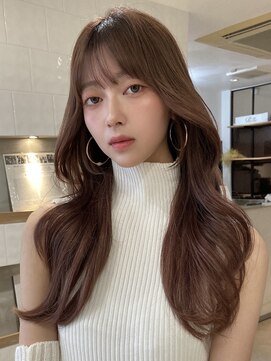アイヴィ 表参道(IVY) シースルーバングくびれヘア 艶髪ベージュカラー 顔まわりカット